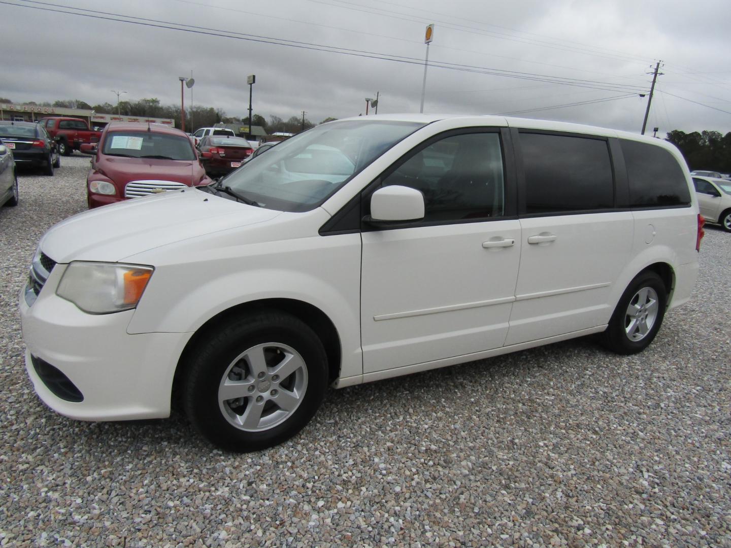 2012 White Dodge Grand Caravan SE (2C4RDGBG5CR) with an 3.6L V6 DOHC 24V engine, Automatic transmission, located at 15016 S Hwy 231, Midland City, AL, 36350, (334) 983-3001, 31.306210, -85.495277 - Photo#2